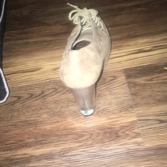 Heels - Picture 3 of 3